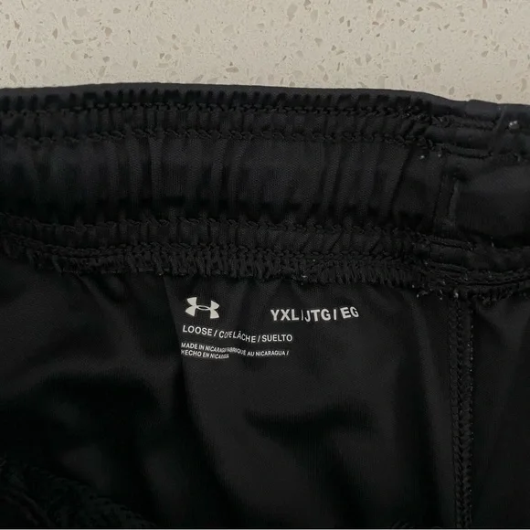 Under Armour Youth XL Black Athletic Shorts - Picture 5 of 7